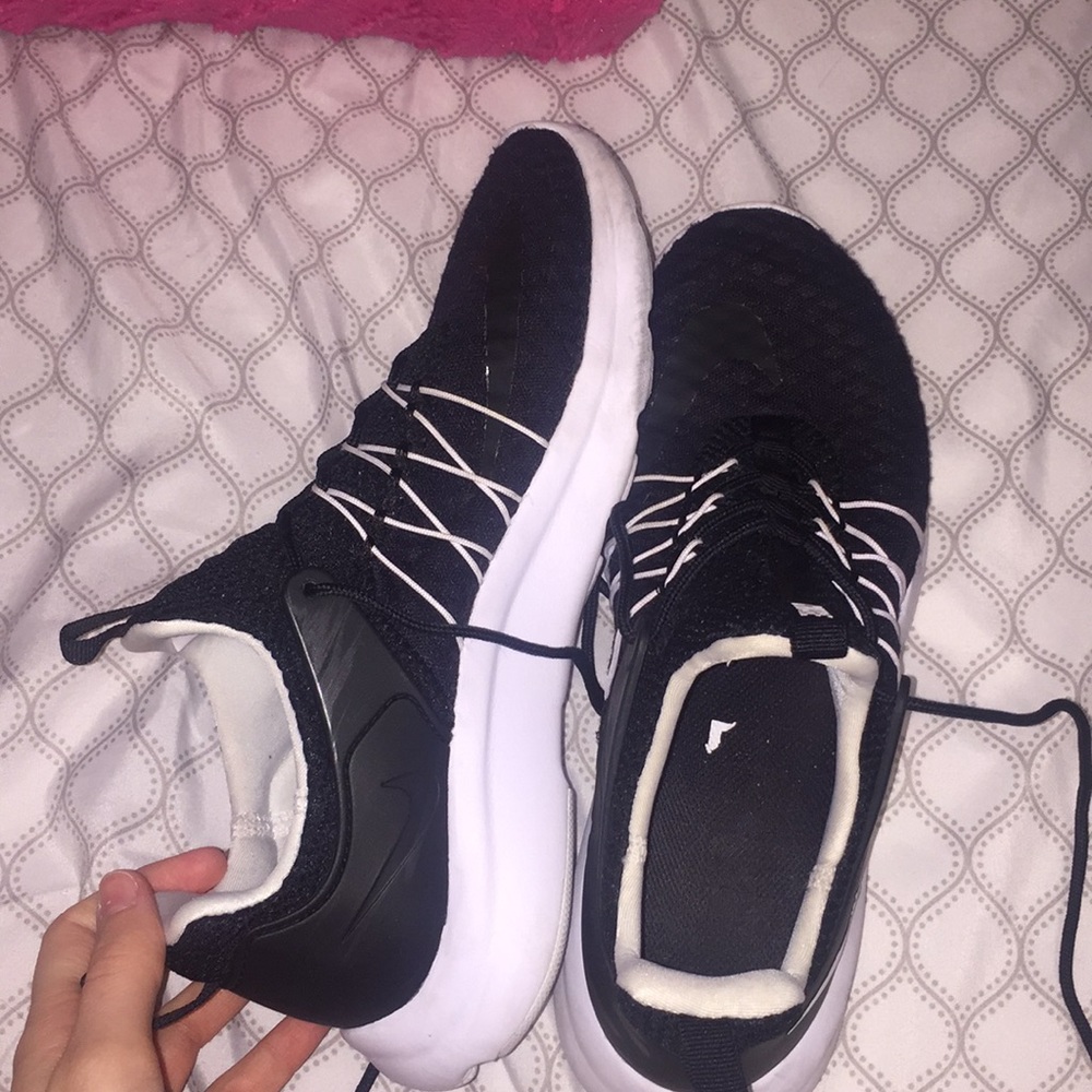 Nike Tennis Shoes